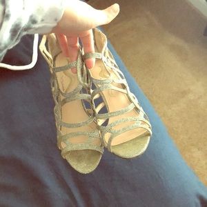 Don’t fit I am selling on here helping with prom